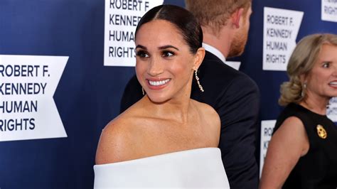 meghan markle nude|Meghan Markle, sulle spalle nude brilla un collier da 30mila euro:。